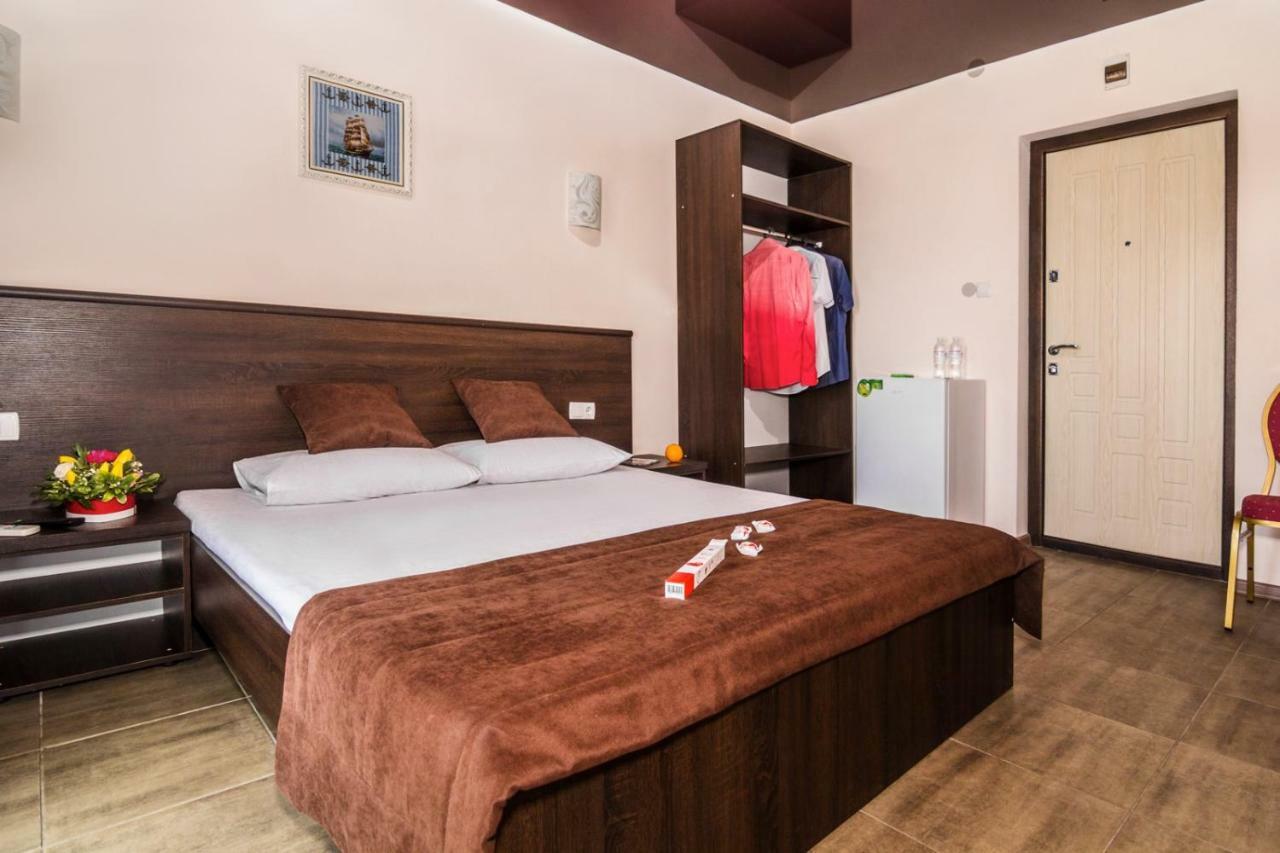 Marmaris Hotell Skadovsʼk Exteriör bild