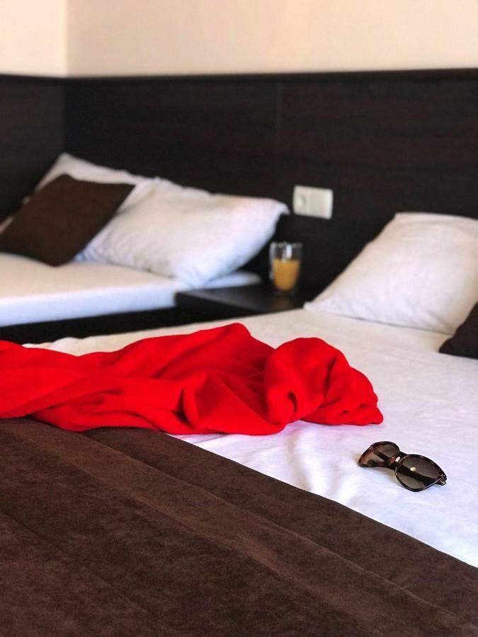Marmaris Hotell Skadovsʼk Exteriör bild