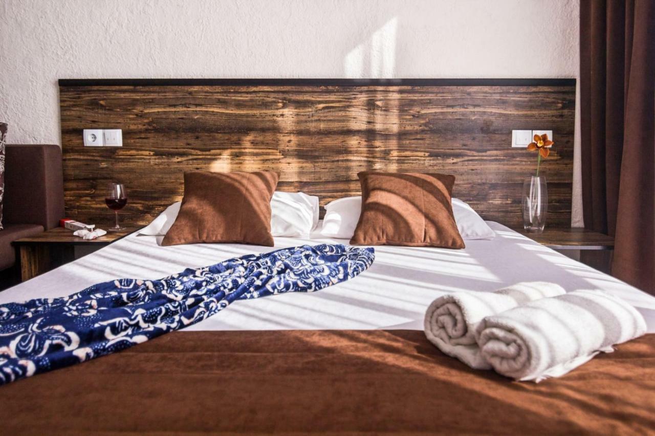 Marmaris Hotell Skadovsʼk Exteriör bild